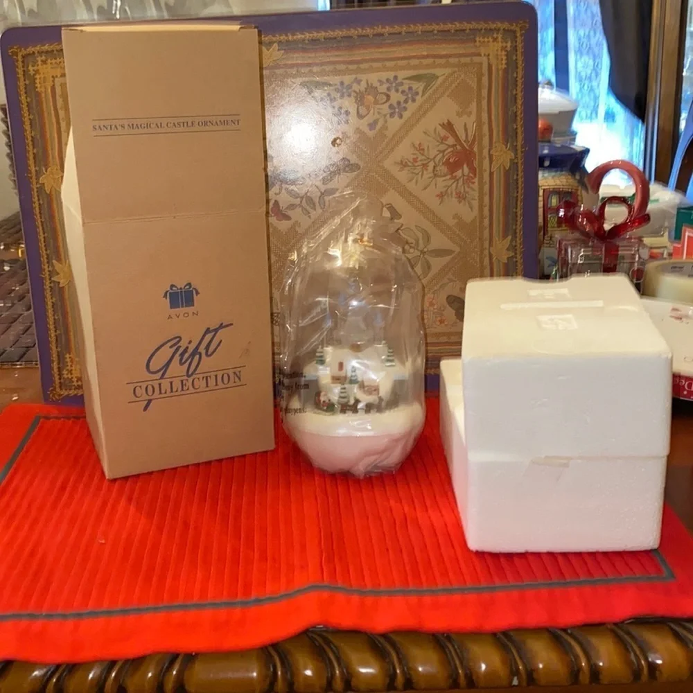 1997 Avon Gift Collection Santas Magical Castle Christmas TreeOrnament with box